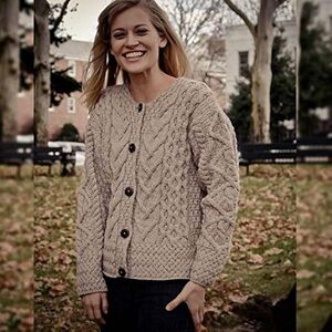 Carraig Donn Fisherman Button 100% Irish Wool Sweater Cardigan
Chunky
Cable Knit